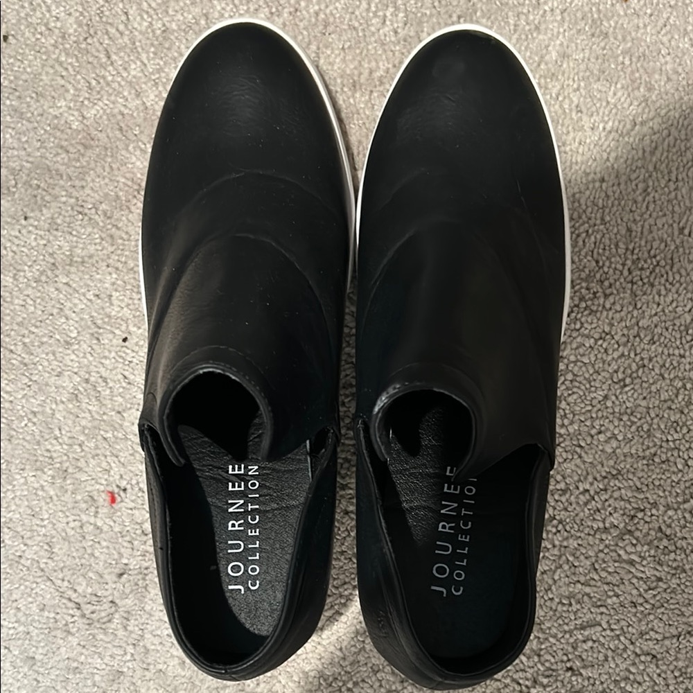 Journee Collection Women's Black Shoes